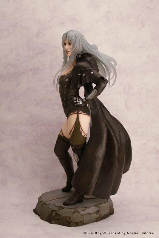Fantasy Figure Gallery - Luis Royo FFG: Luz Malefic (LUIS ROYO) 1/4 Resin Statue - Image 2